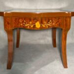 میز عسلی کنار مبلی معرق کلاسیک