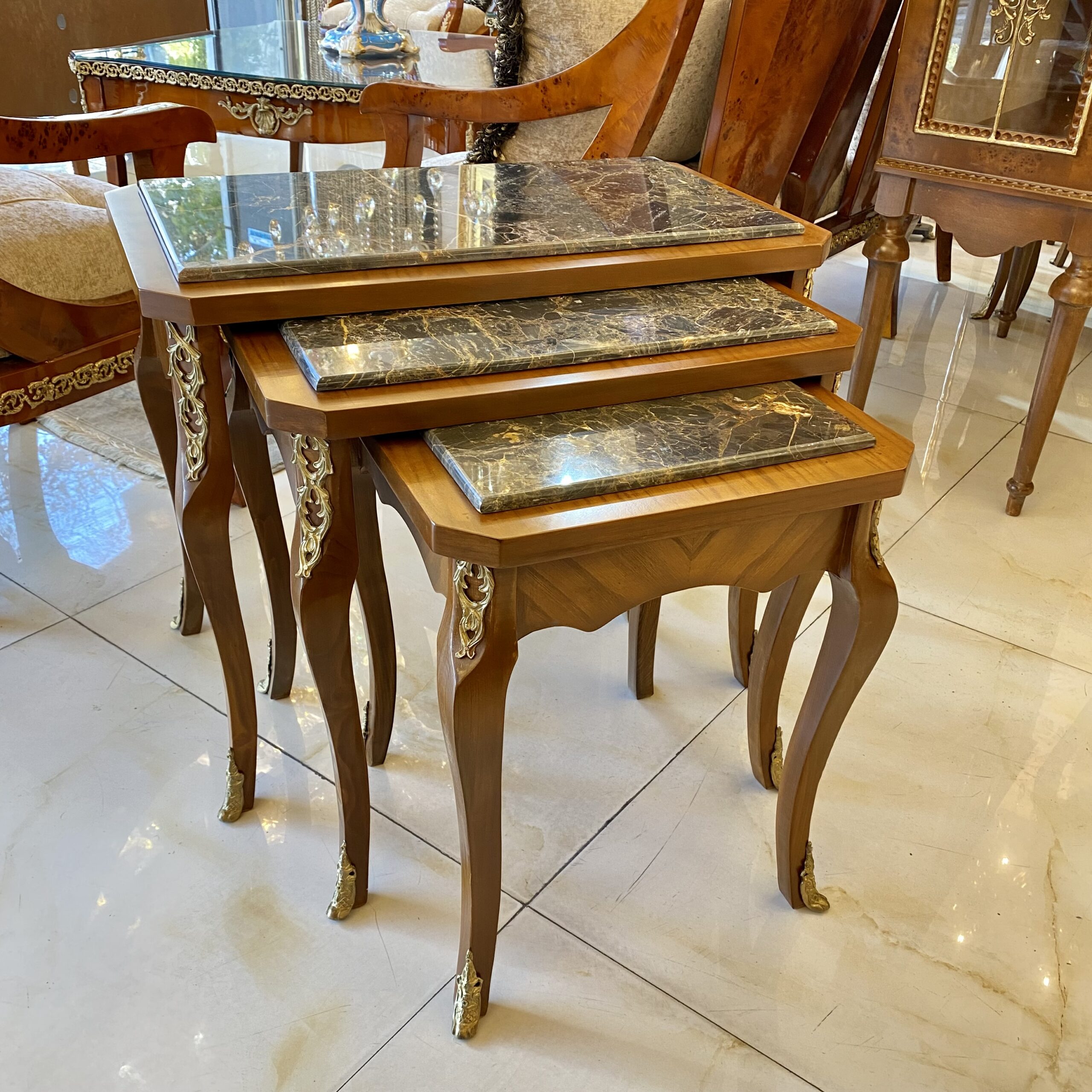 میز عسلی سلطنتی قهوه ای چوبی