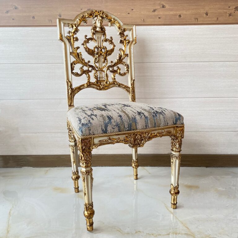 جفت صندلی کرم و طلایی با پارچه آبی منبت کاری شده