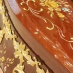 نقش میز کنسول قهوه‌ ای نقاشی شده