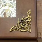 گوشه آینه کنسول چوبی کلاسیک برنزکوب قهوه‌ ای