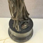 مجسمه زن بربط نواز برنز و سنگ