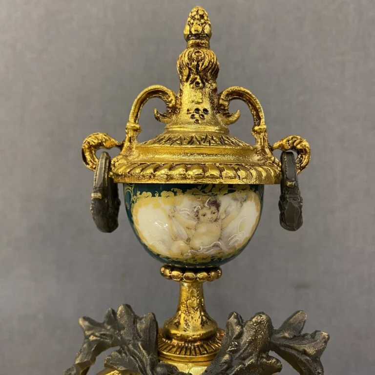 ساعت و شمعدان سبز و طلایی برنز