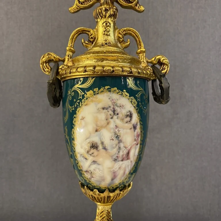 ساعت و شمعدان سبز و طلایی برنز