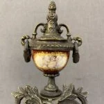 ساعت و شمعدان قرمز و مشکی برنز