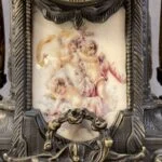 ساعت و شمعدان قرمز و مشکی برنز