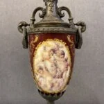 ساعت و شمعدان قرمز و مشکی برنز