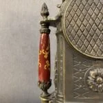 ساعت و شمعدان قرمز و مشکی برنز