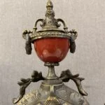 ساعت و شمعدان قرمز و مشکی برنز