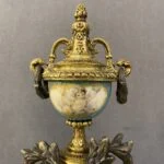 ساعت و شمعدان آبی فیروزه‌ ای و طلایی برنز