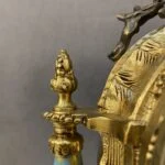 ساعت و شمعدان آبی فیروزه‌ ای و طلایی برنز