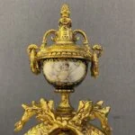 ساعت و شمعدان طلایی با ساعت آبی برنز