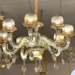 لوستر کلاسیک پذیرایی طلایی و سفید