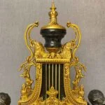 ساعت و شمعدان مشکی و طلایی برنز