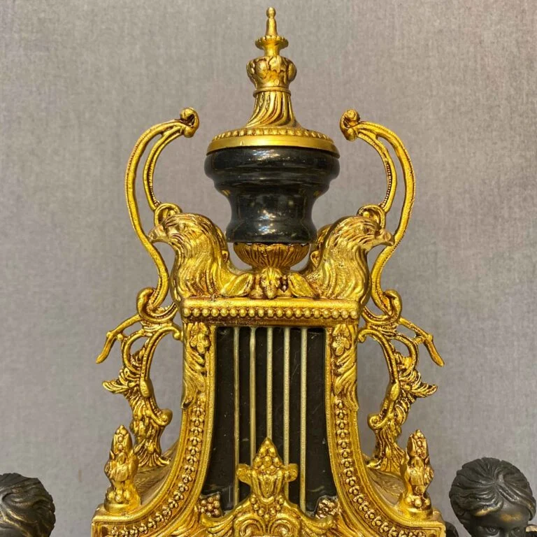 ساعت و شمعدان مشکی و طلایی برنز