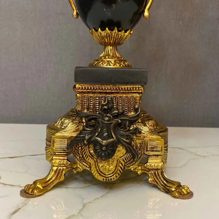 ساعت و شمعدان مشکی و طلایی برنز