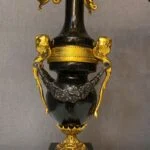 ساعت و شمعدان مشکی و طلایی برنز