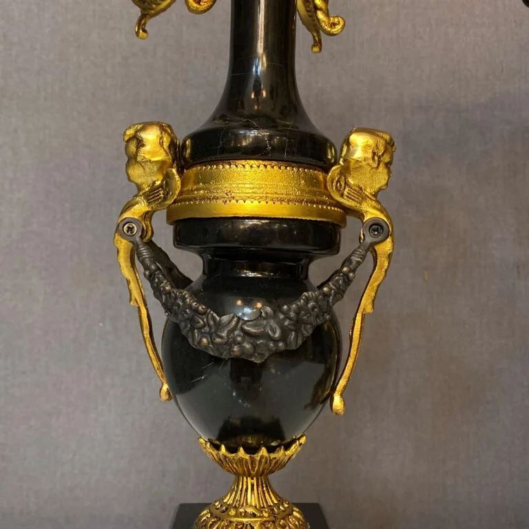 ساعت و شمعدان مشکی و طلایی برنز