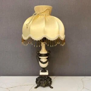 آباژور سفید و کرم آنتیک شیک