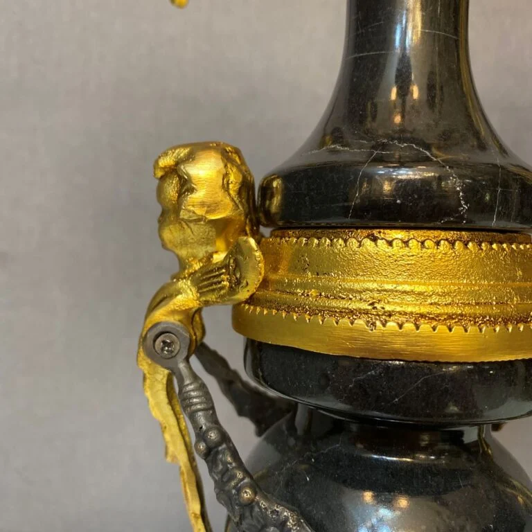 ساعت و شمعدان مشکی و طلایی برنز