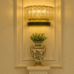 لوستر دیواری نئوکلاسیک طلایی و چرمی