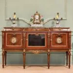 ویترین قهوه ای چوبی کلاسیک