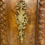 طرح روی آینه کنسول چوبی برنزکوب شش پایه