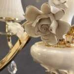 لوستر سفید و طلایی گل شش شاخه