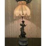 آباژور رومیزی کلاسیک دخترک با دسته گل