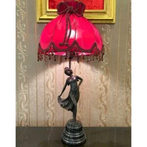 آباژور رومیزی کلاسیک زن با شید قرمز