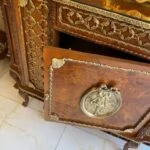 نقش میز کنسول برنزکوب یونانی