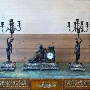 ساعت و شمعدان مشکی و خاکستری برنز