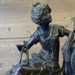 مجسمه زن برنزی