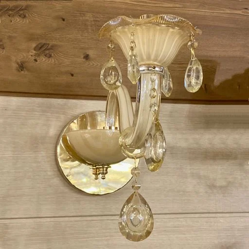 لوستر دیواری کلاسیک طلایی تک شاخه