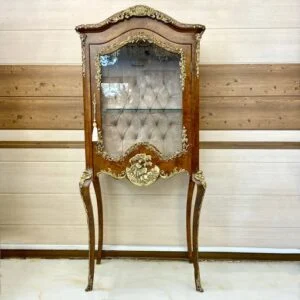 ویترین زیبا قهوه ای چوبی برنزکوب