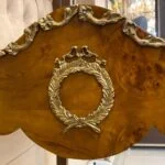 ویترین قهوه ای