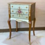 میز تلفن آبی و قهوه‌ ای