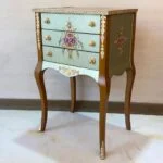 میز تلفن آبی و قهوه‌ ای