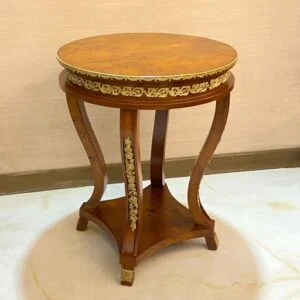 میز چوبی گرد قهوه ای