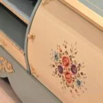 بدنه میز تلویزیون آبی و کرم نقاشی دست