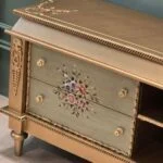 بدنه میز تلویزیون سبز و طلایی