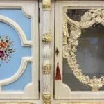 بدنه میز کنسول آبی و طلایی