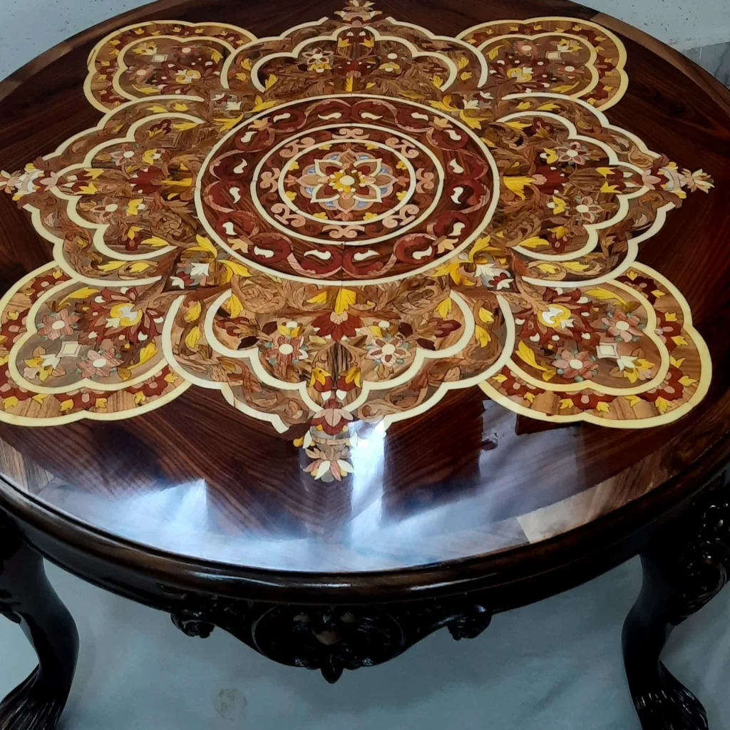 بهترین مدل‌ها و کاربردهای میز کوچک در خانه‌های آپارتمانی